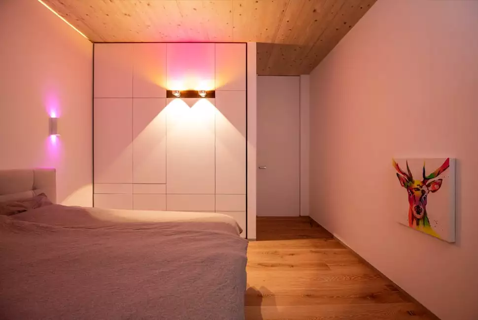 Schlafzimmer mti Holzmassivdecke